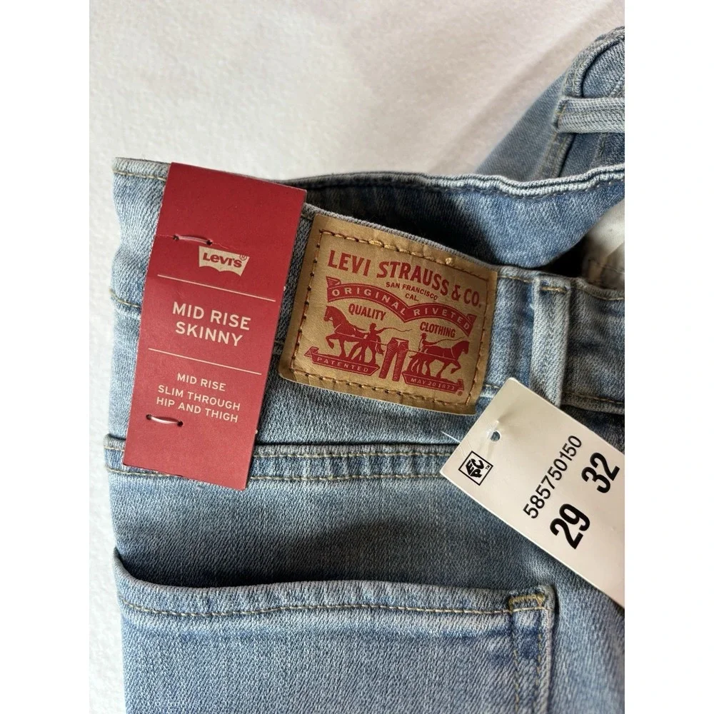 WOMEN'S LEVIS JEANS W29 L32 Mid Rise Skinny Blue Denim Light Wash NEW With Tags - Picture 4 of 13